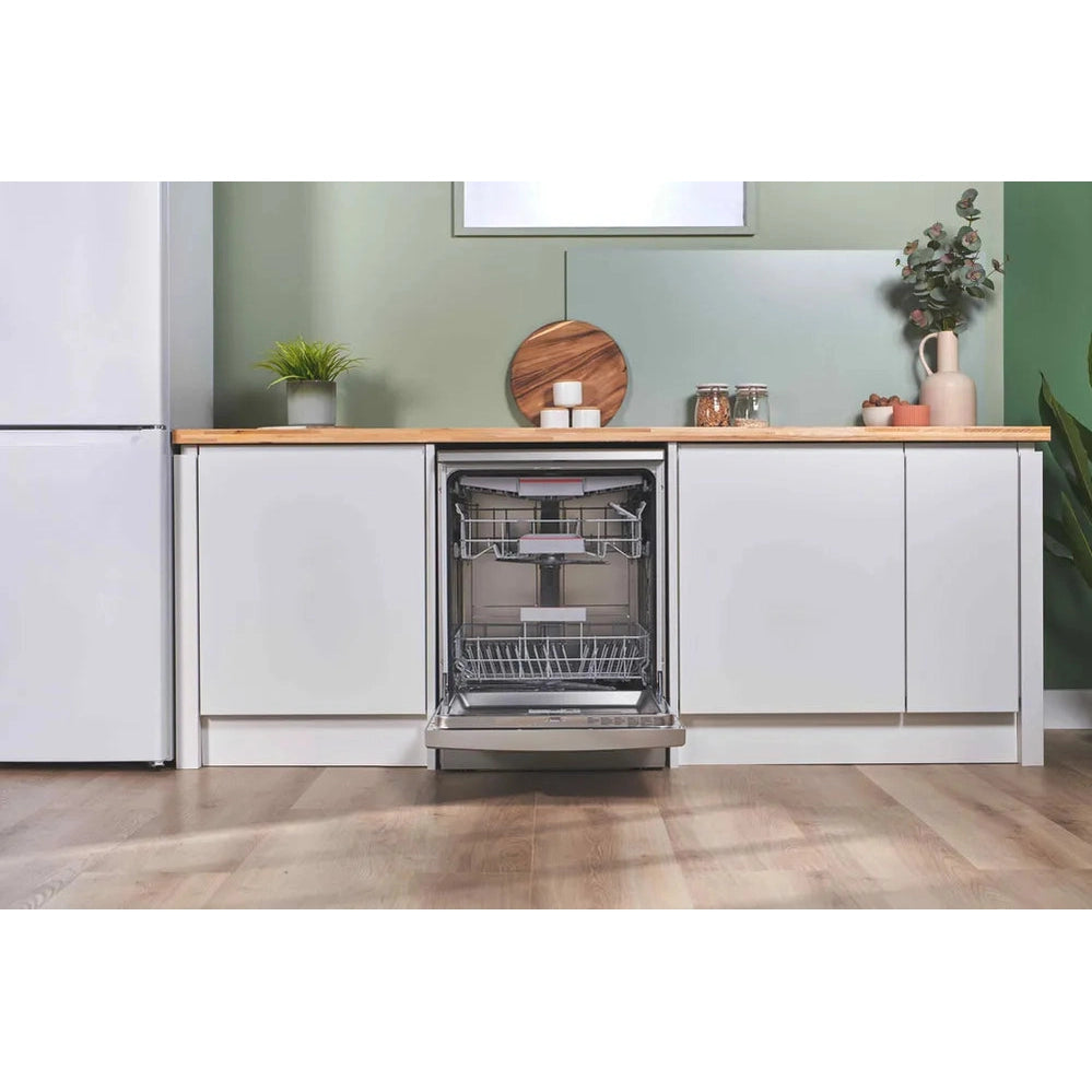 Bosch Serie 6 Freestanding Dishwasher — 14 Place Settings, PerfectDry | SMS6ZCI10G