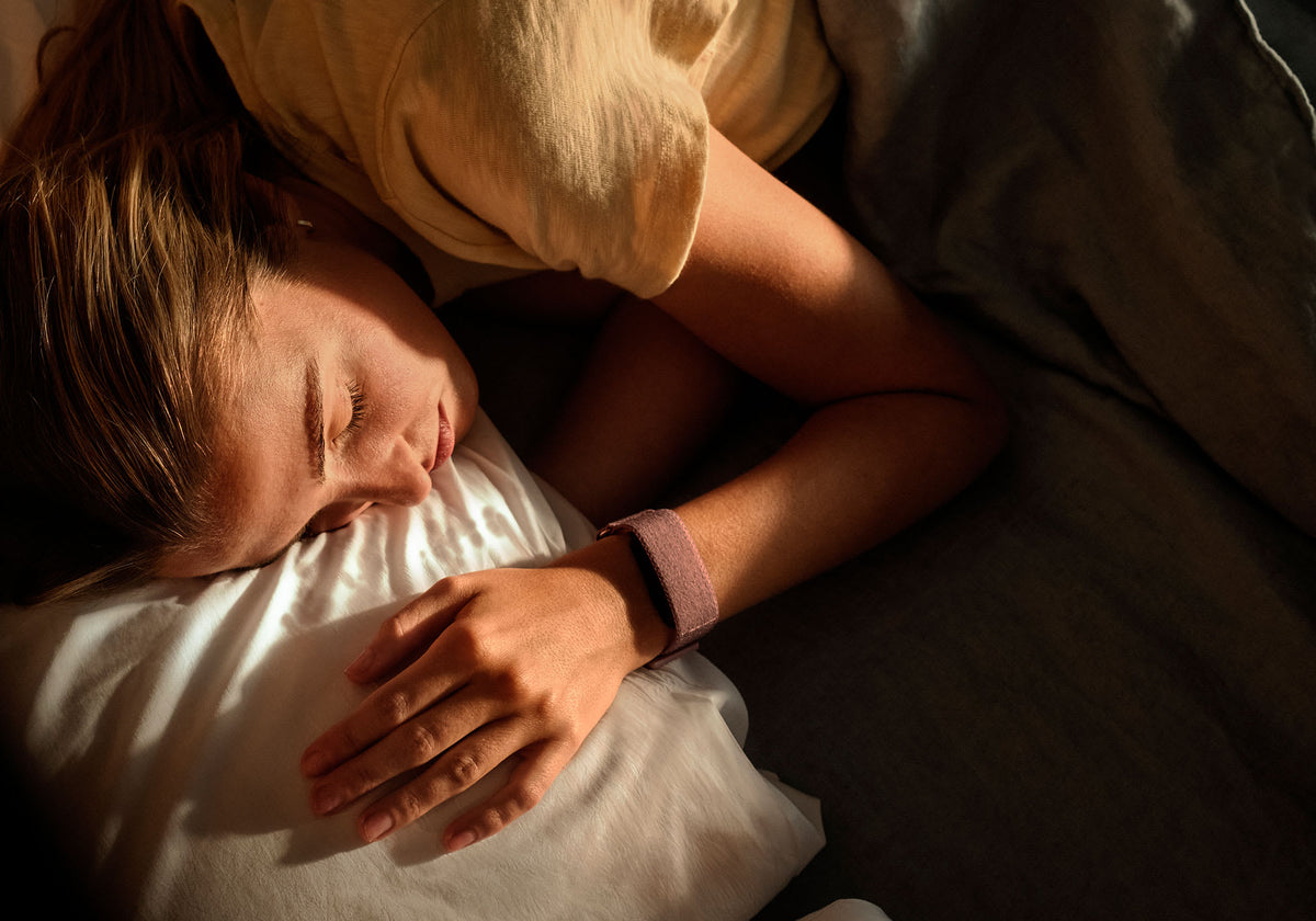 Garmin CIRQA Screenless Smart Band - lifestyle