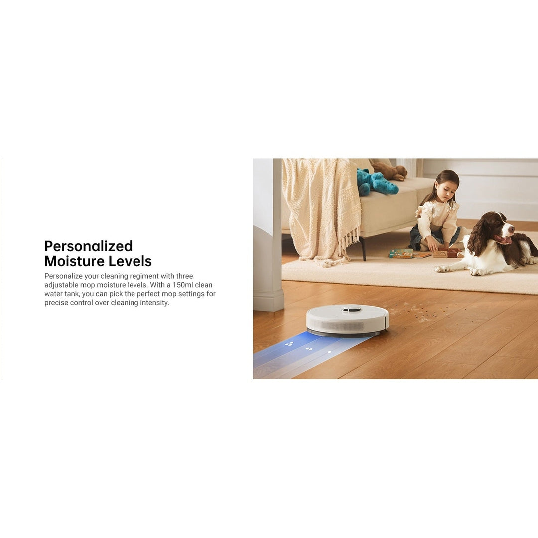 Dreame D10 Plus Gen 2 RLD32GD robot vacuum, moisture level graphic with a family and pet