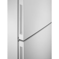 Electrolux 60cm TwinTech NoFrost Freestanding Fridge Freezer White | LNT5ME32W1