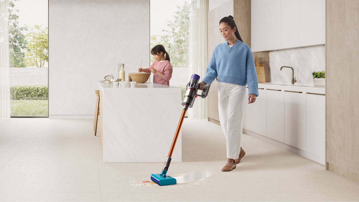 Dyson Cyclone V10 Submarine Wet & Dry Cordless Vacuum Cleaner - Nickel/Copper - washing a hard floor