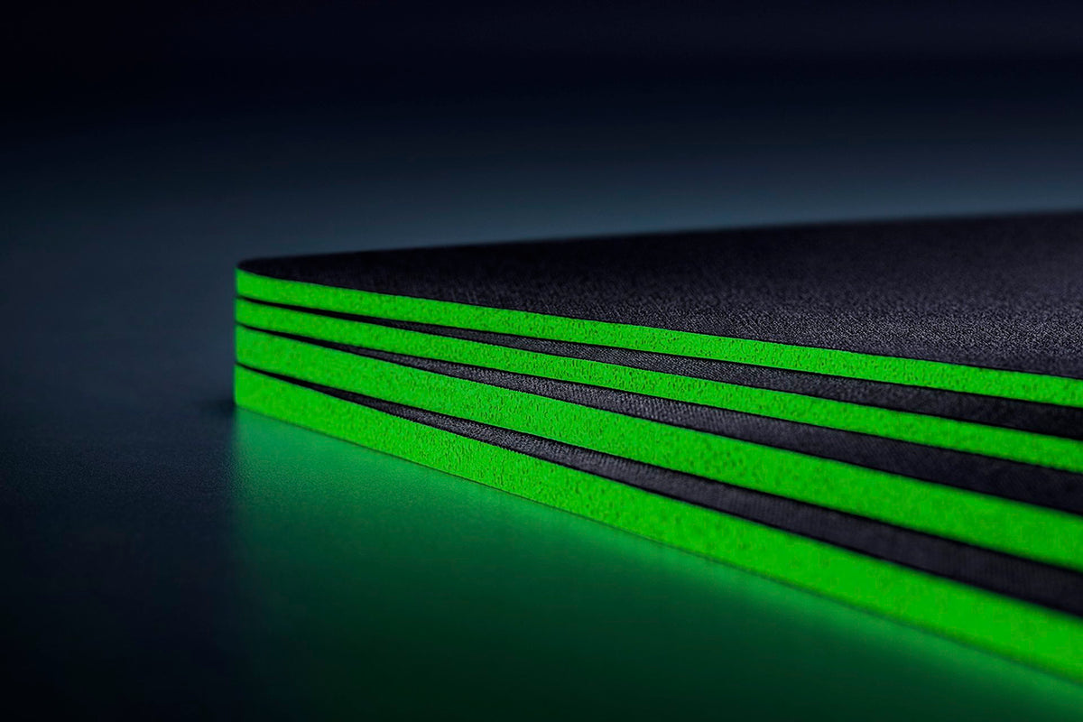 Razer Gigantus V2 Medium Gaming Mouse Mat - Black - edge detail