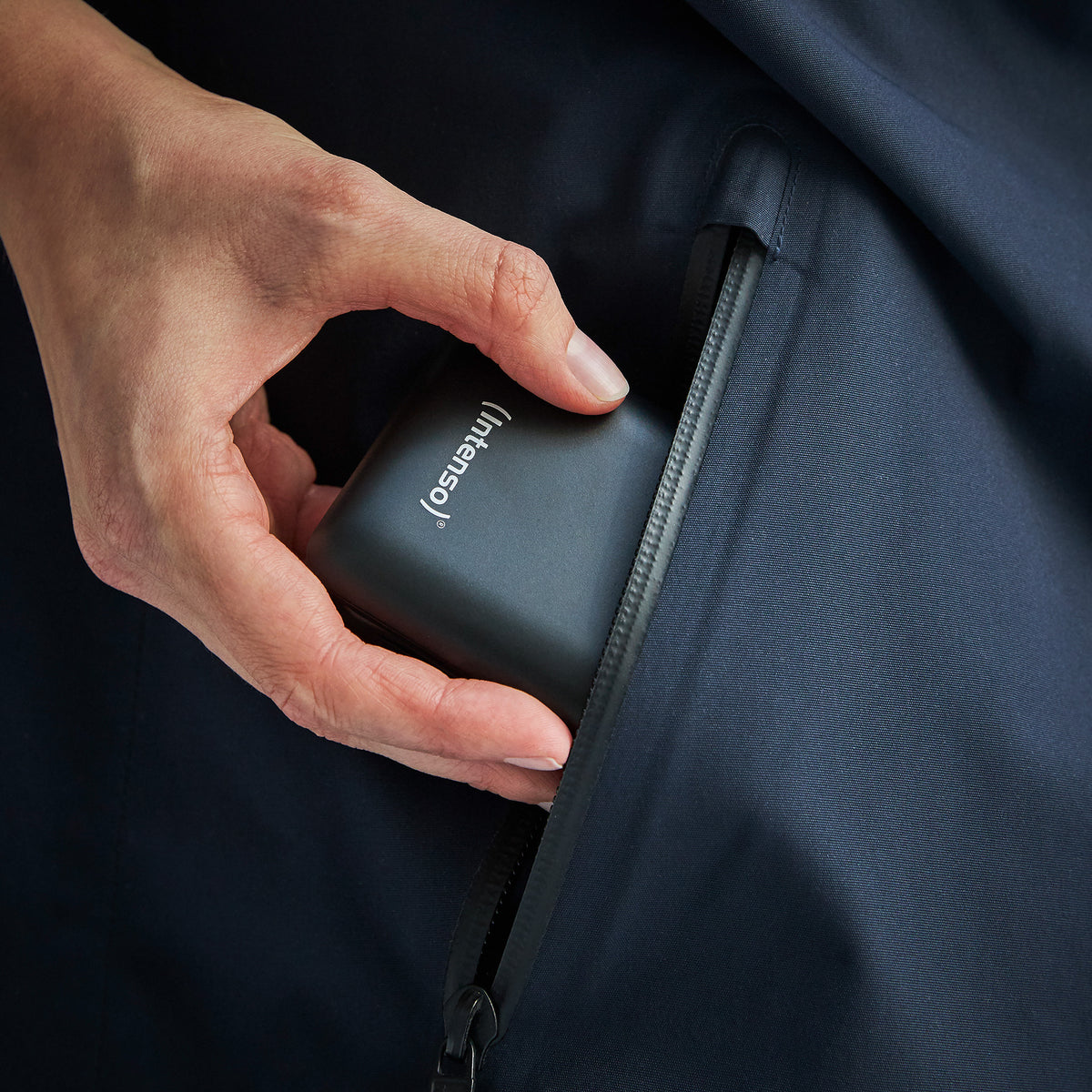 Intenso XC10000 10000mAh Power Bank with Built-in USB-C Cable - Black - view 9