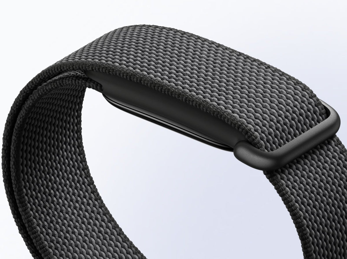 Google Fitbit Air Fitness Tracker - Obsidian - buckle close-up