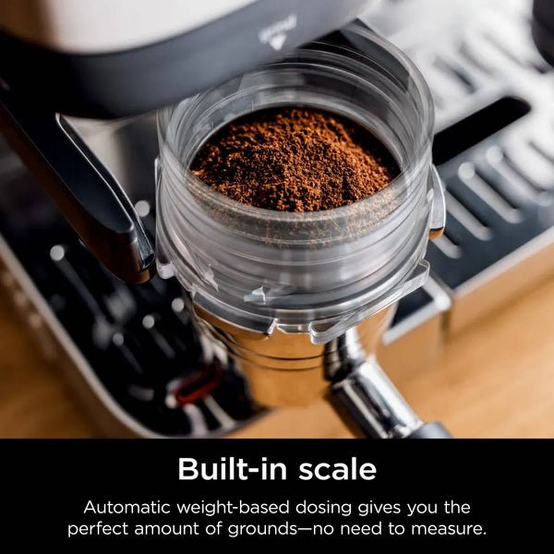 Ninja Luxe Cafe Premier ES601UK, close-up of the built-in scale with ground coffee