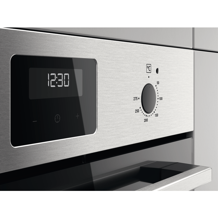 Zanussi 60cm Built-In Single Oven | ZOHNX3X1 Zanussi Oven Euronics Ireland
