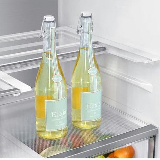 Samsung Family Hub RF65DG9H0EB1EU fridge freezer shelf with two bottles, close-up