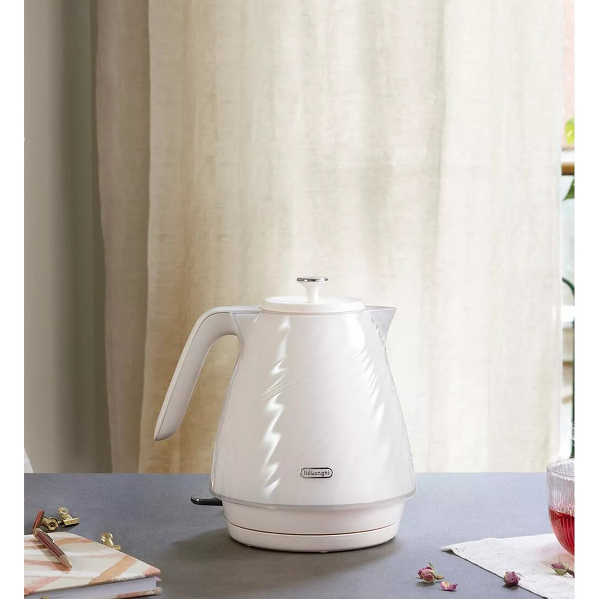 De’Longhi Ballerina Seta Kettle – Silk Cream – view 5
