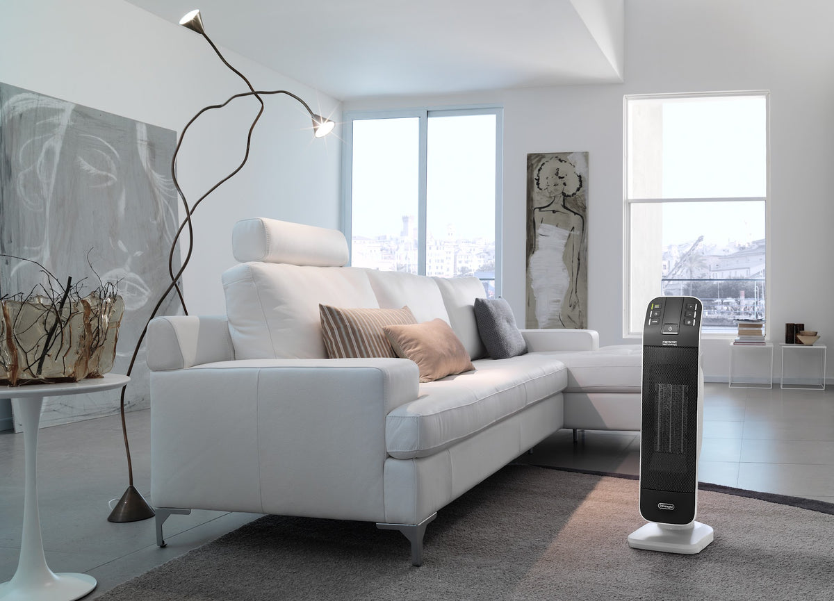De'Longhi Tower Ceramic Fan Heater 2kW - in a living room