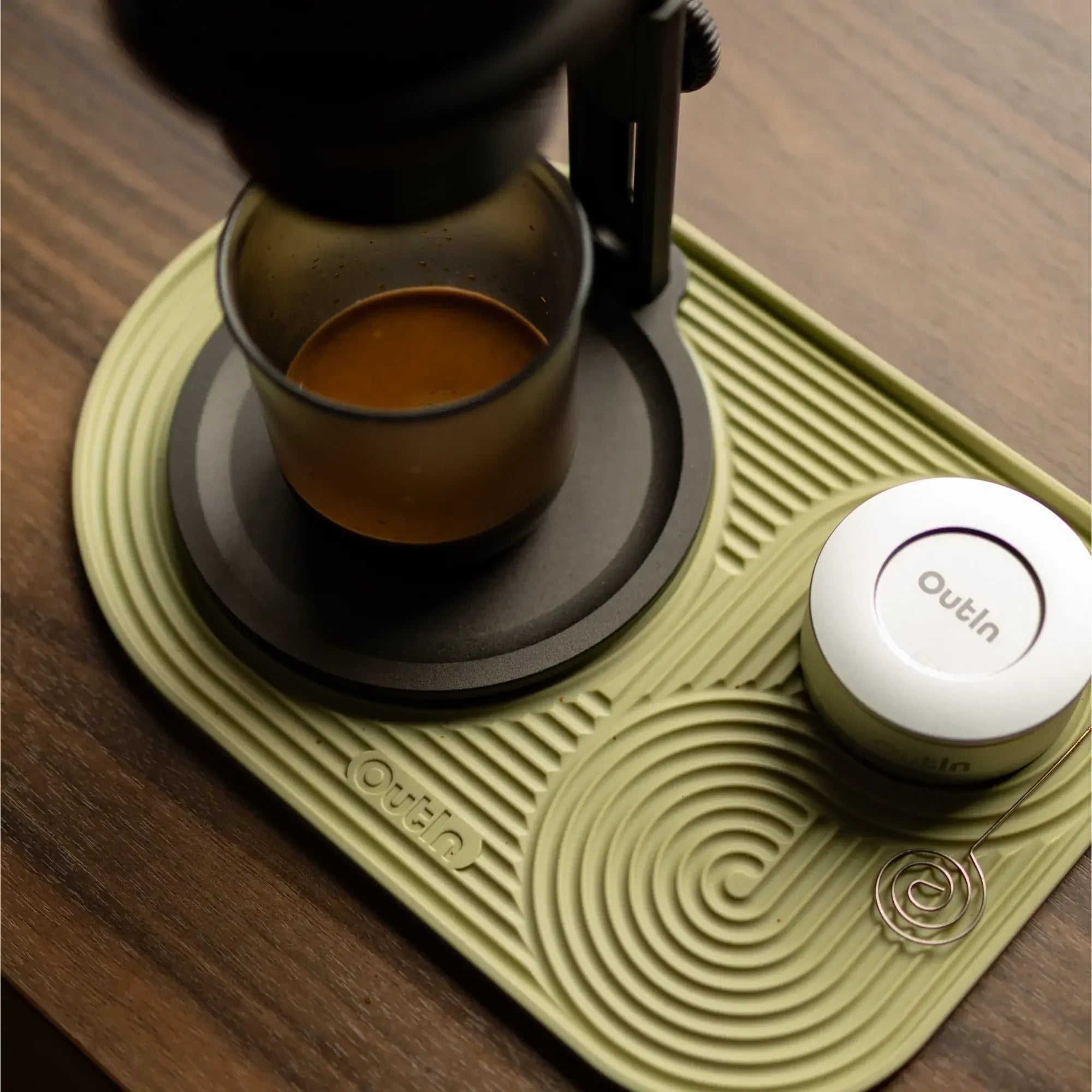 Outin Silicone Coffee Mat in green with geometric ridged surface