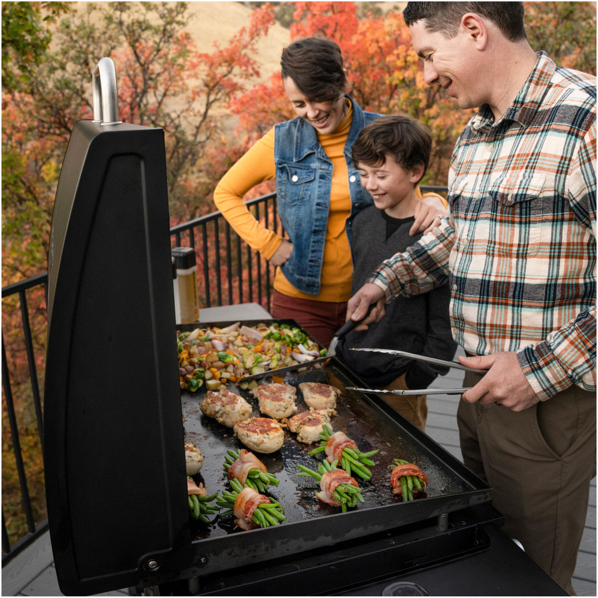 Blackstone Original 36" Griddle with Hood, 4 Burner Gas Griddle - Black - family cooking