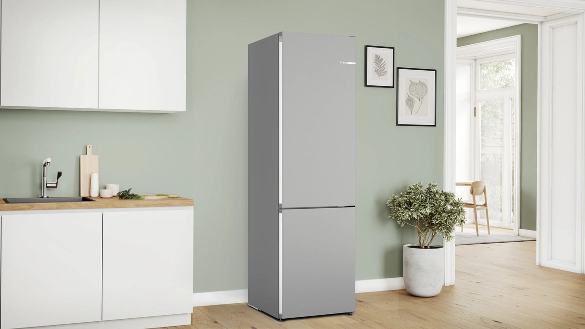 Bosch KGN392LBFG Series 4 freestanding fridge freezer in Stainless Steel Look
