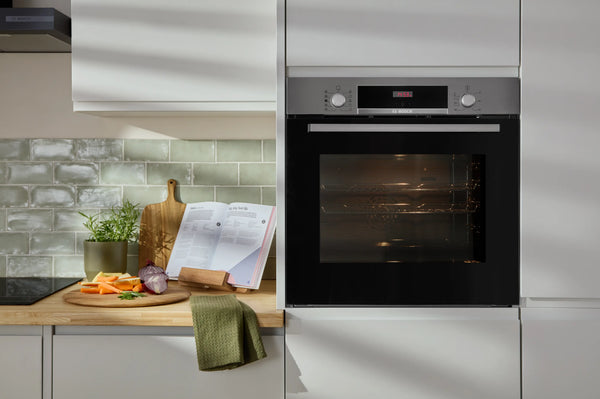 Bosch Series 4 built-in single oven with added steam function in Stainless Steel