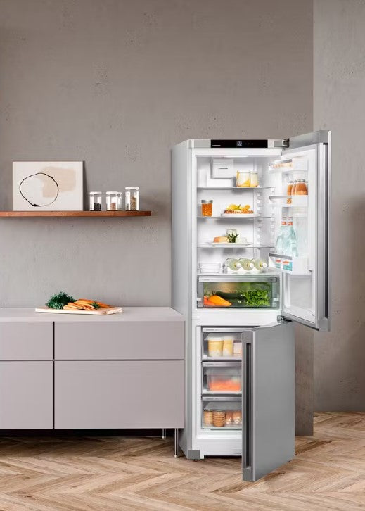 Liebherr Combined fridge-freezers with EasyFresh and NoFrost - Silver | CNSFD-5203