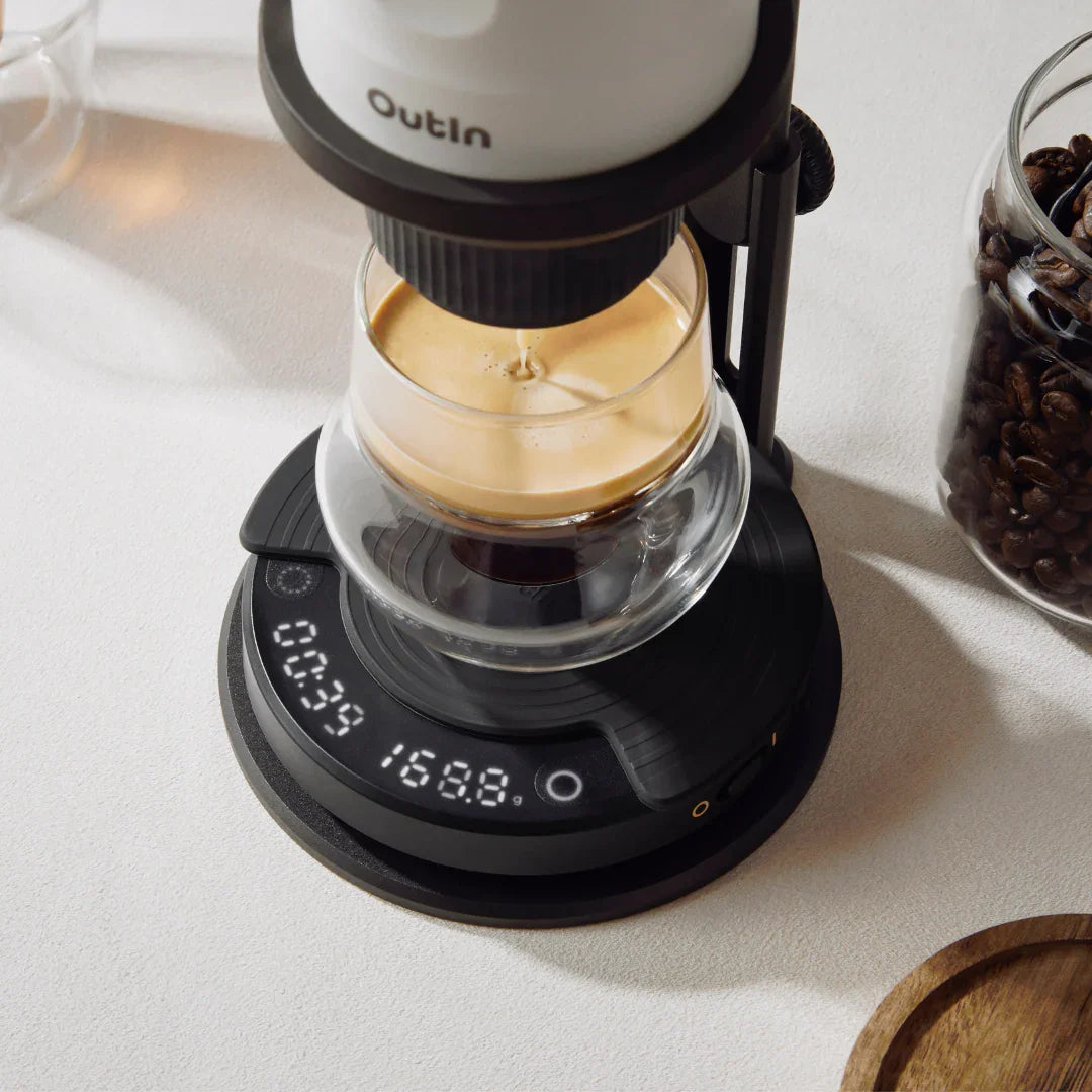Outin Claro round coffee scale with silicone mat and LED display