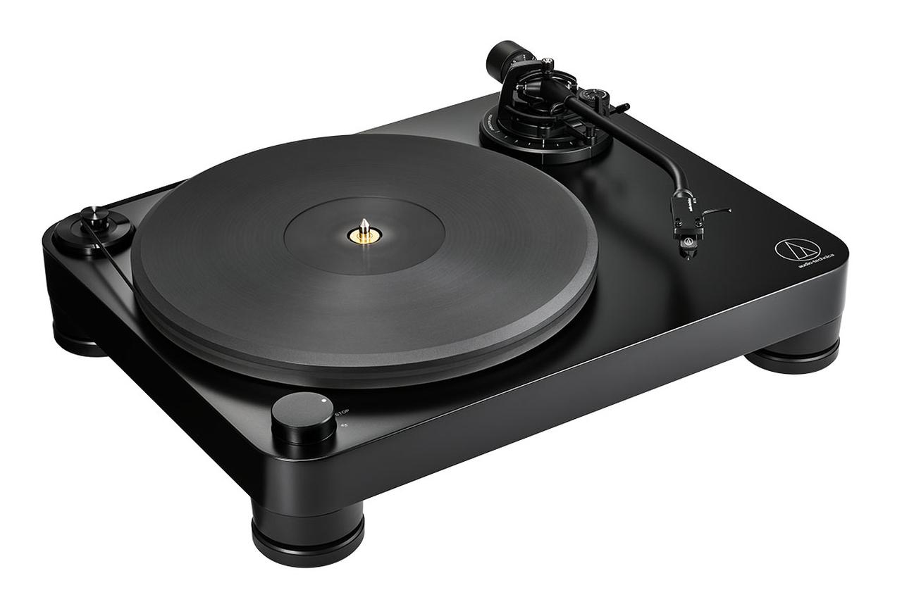 Audio-Technica AT-LP7X tonearm and platter detail