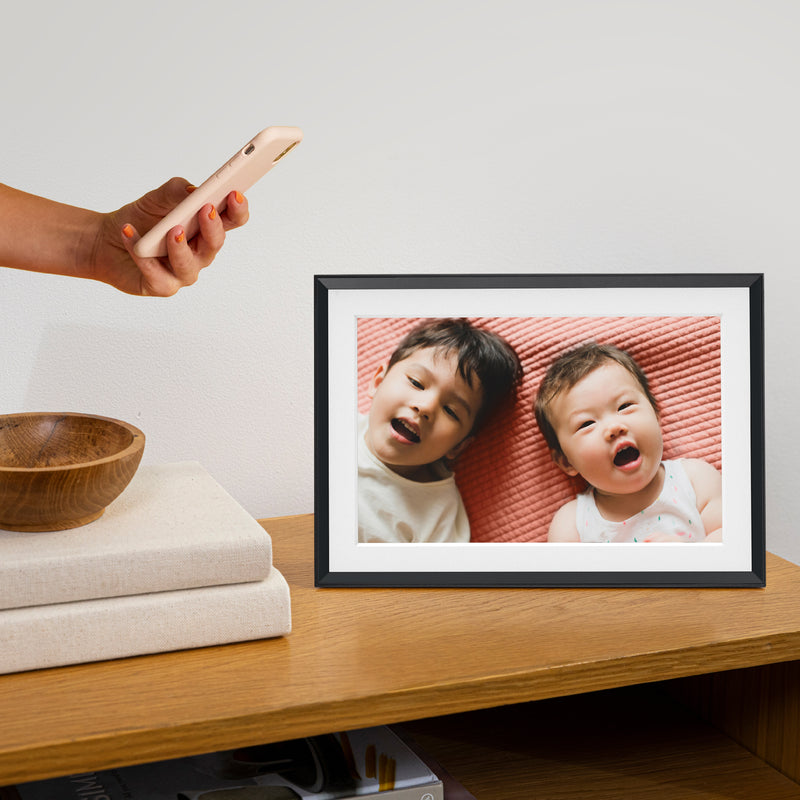 AURA Carver WiFi-Connected 10.1" LCD Digital Picture Frame -  Gravel with Mat White | UKA900-MBLK