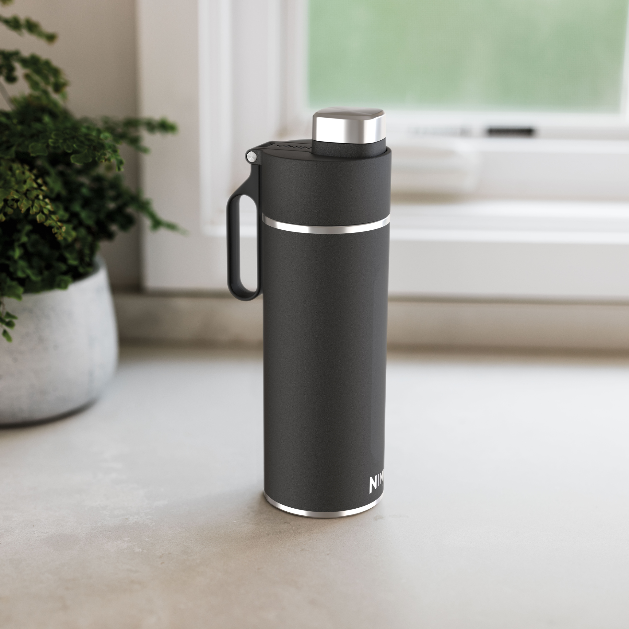 Ninja Thirsti Insulated Travel Bottle 700ml Black product image