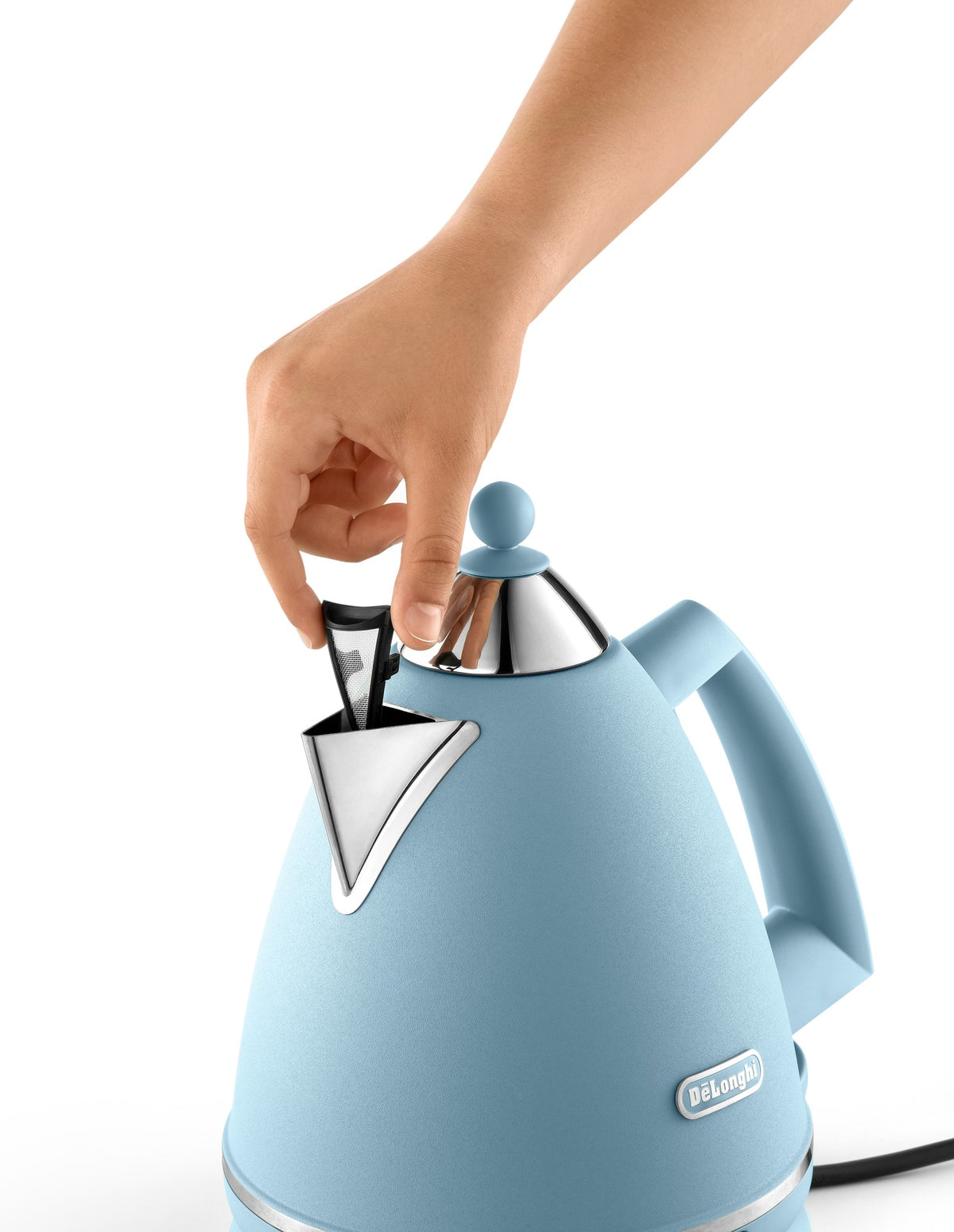 De'Longhi Argento Flora Kettle - Blue - opening the lid