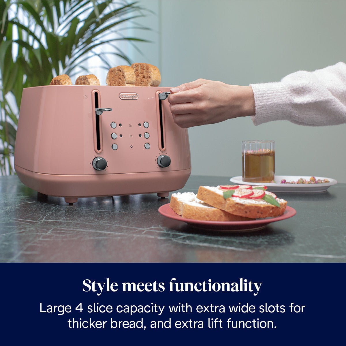 De'Longhi Eclettica 4-Slice Toaster - Pink - 4 extra-wide slots with lift function