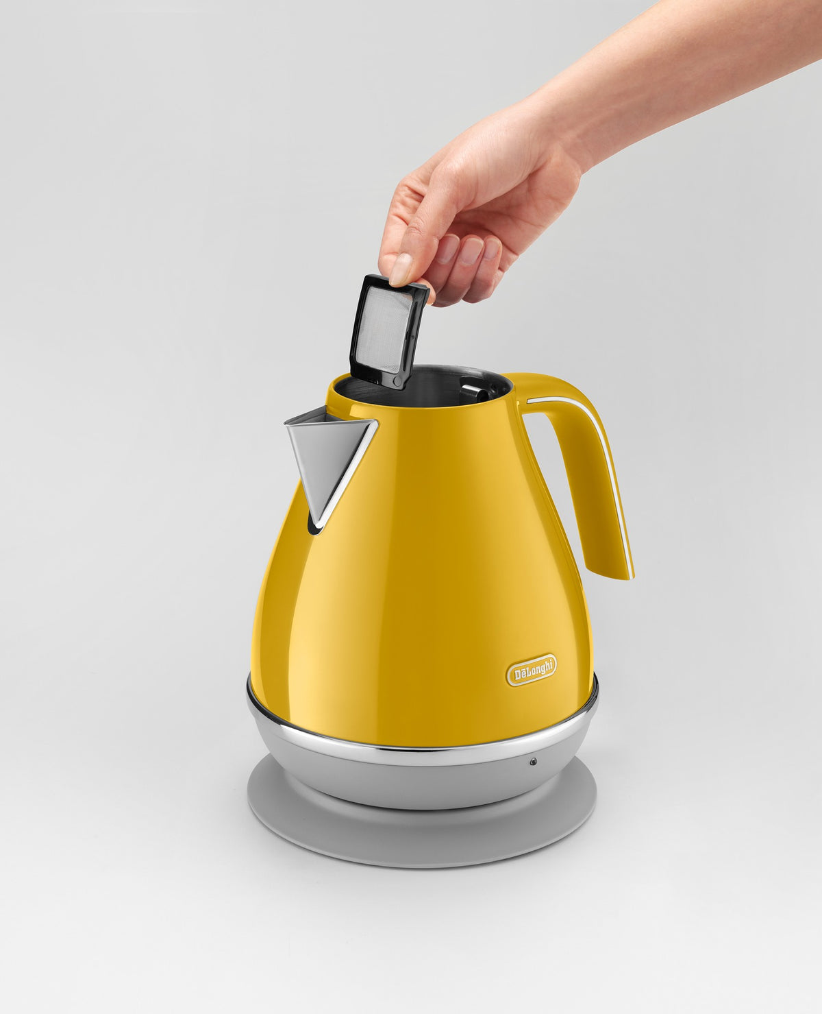 De'Longhi Icona Capitals Kettle - Yellow - removable limescale filter