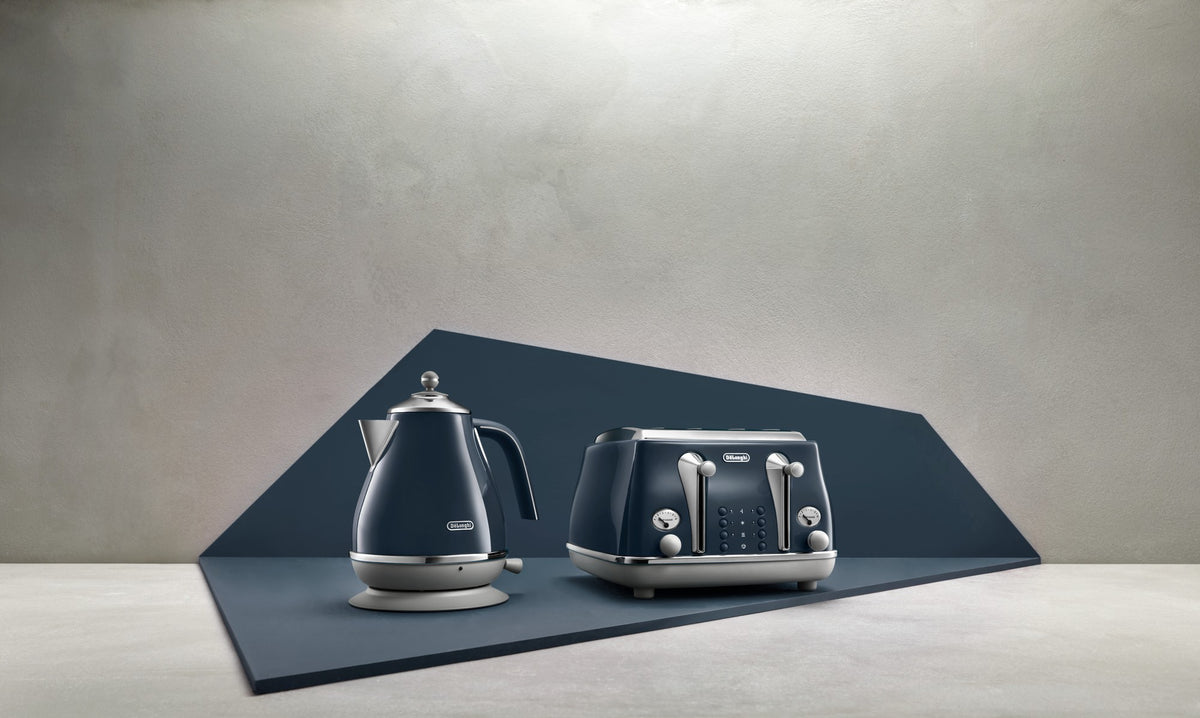De'Longhi Icona Capitals 4 Slice Toaster - Blue - with the matching Icona Capitals kettle