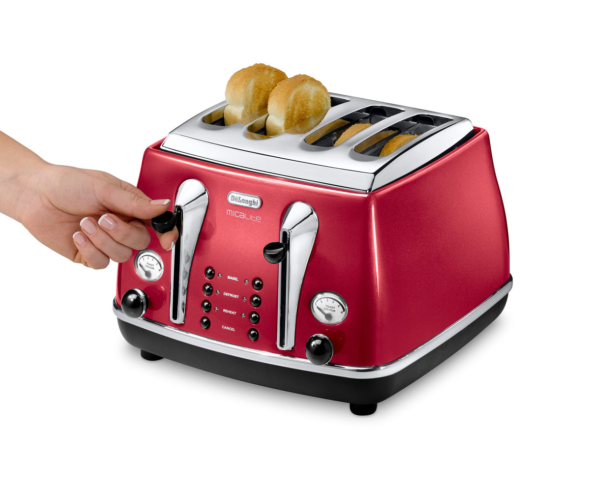 De'Longhi 4 Slice Toaster - Red - extra lift lever raising toast