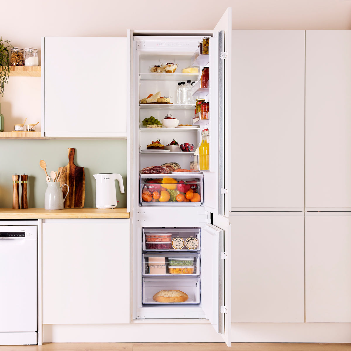 Bosch Series 2 290L Built-In Frost Free Fridge Freezer | KIN96NSE0G