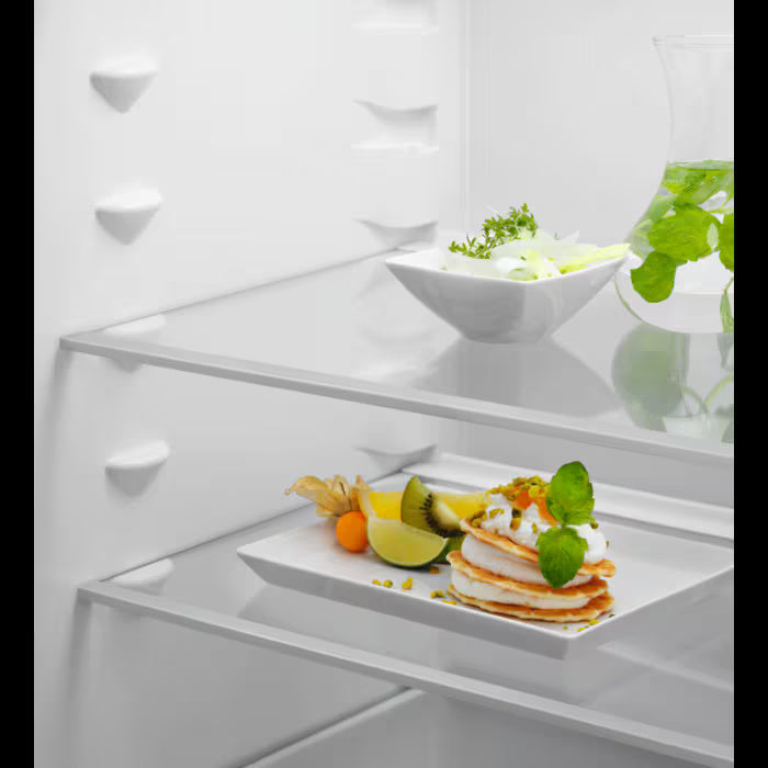 Electrolux 700 GreenZone 257L Integrated Fridge Freezer with AI CoolAssist - product view