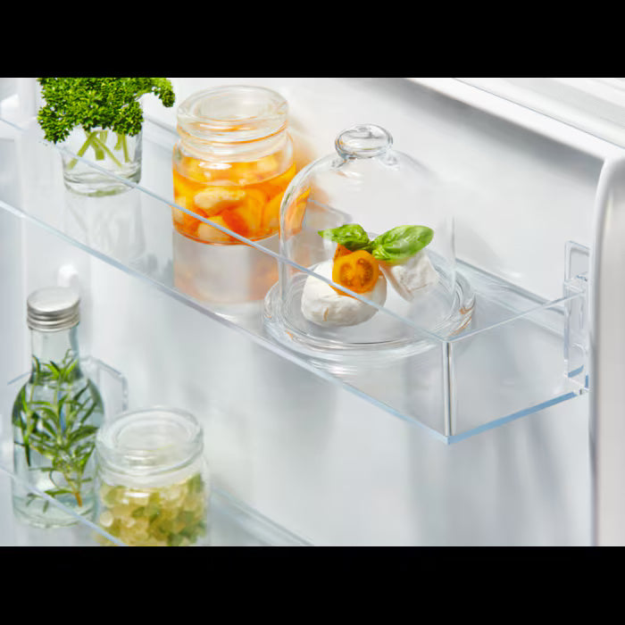 Electrolux 700 GreenZone 257L Integrated Fridge Freezer with AI CoolAssist - product view