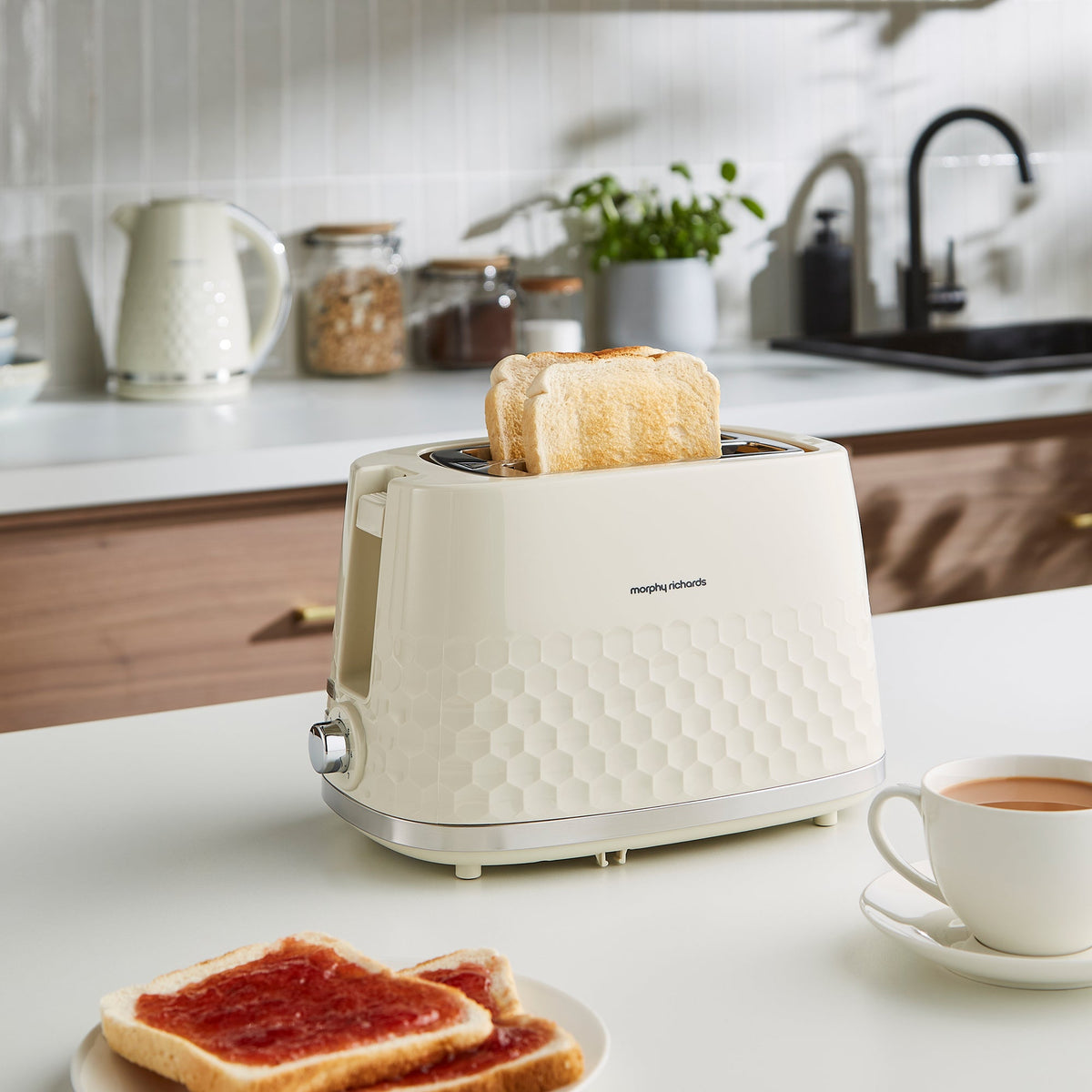 Morphy Richards Hive Toaster 2-Slice Cream product image