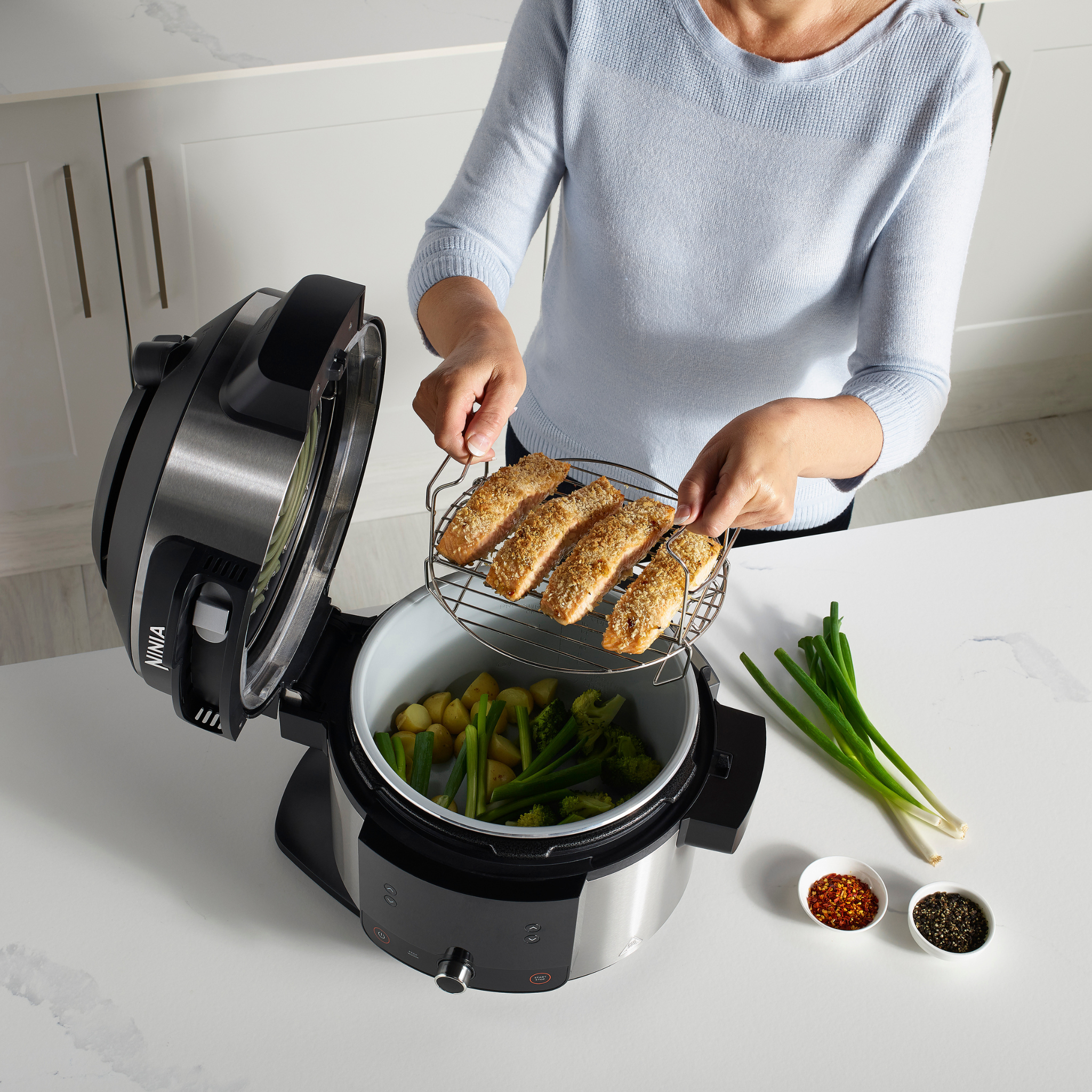 Ninja Foodi 11-in-1 SmartLid Multi-Cooker 6L Stainless Steel & Black product image