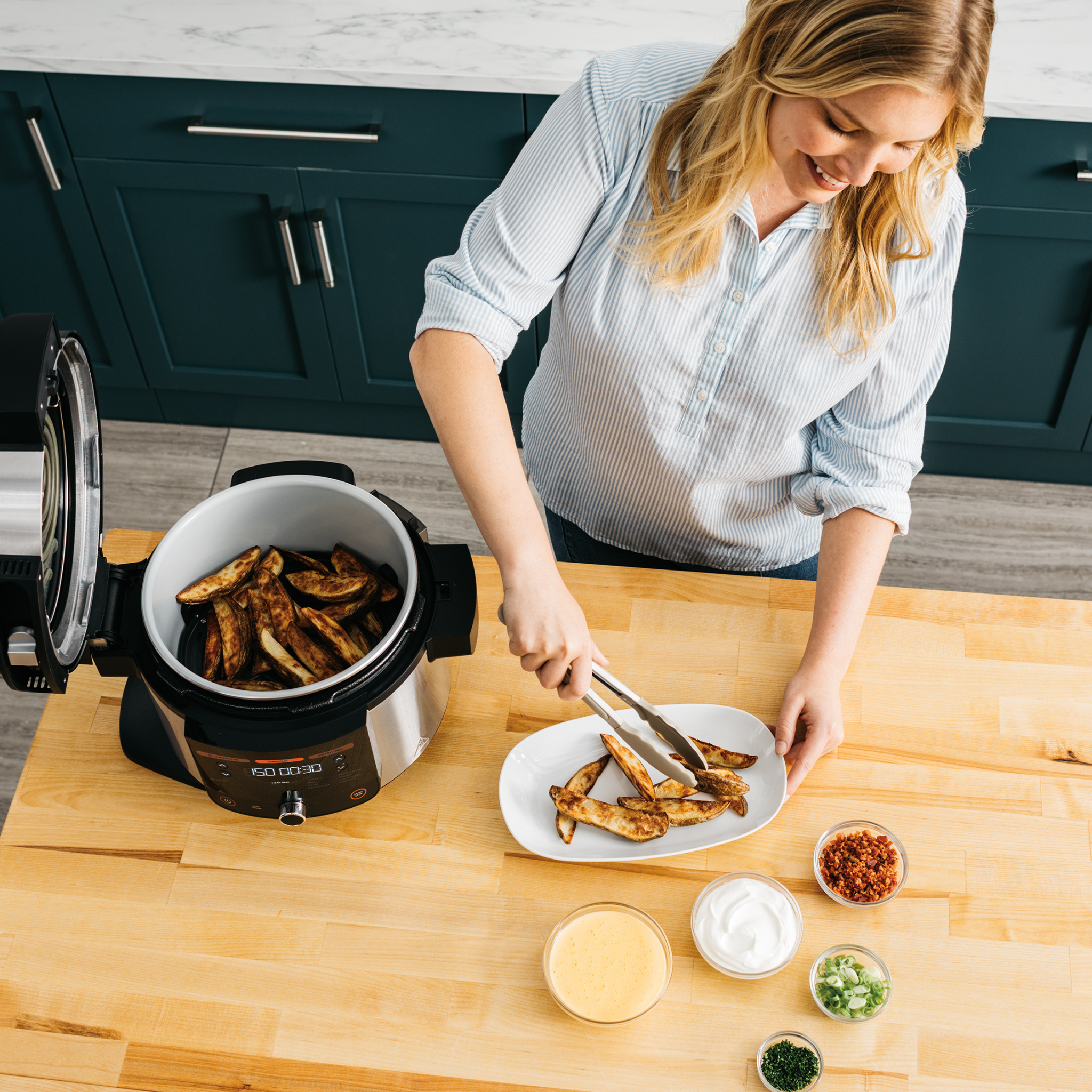 Ninja Foodi 11-in-1 SmartLid Multi-Cooker 6L Stainless Steel & Black product image