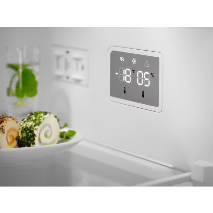 Electrolux 60cm TwinTech NoFrost Freestanding Fridge Freezer White – view 5