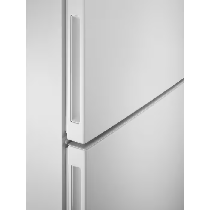 Electrolux 60cm TwinTech NoFrost Freestanding Fridge Freezer White – view 4