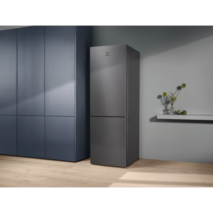 Electrolux 60cm TwinTech NoFrost Freestanding Fridge Freezer Stainless Steel | LNT6ME32U2