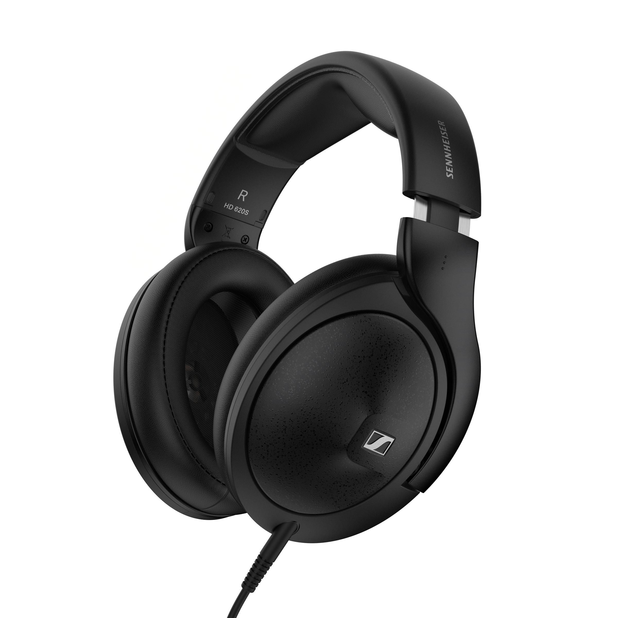 Sennheiser HD 620S Closed-Back Headphones — hero three-quarter view