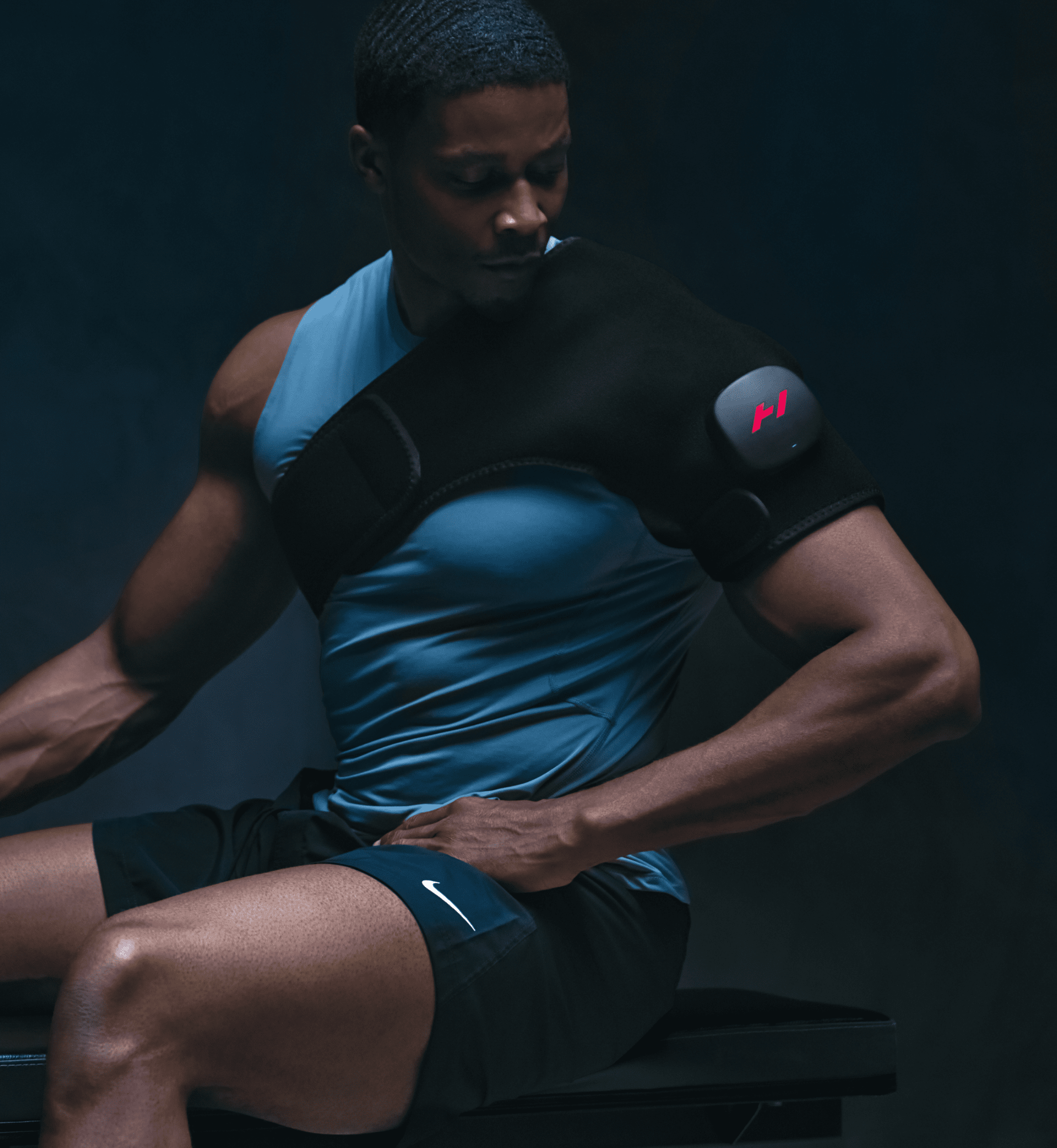 Hyperice Venom 2 Shoulder black wrap — additional angle