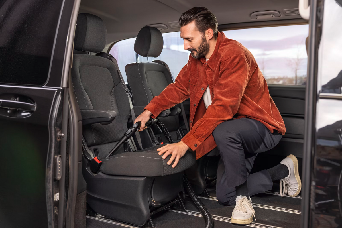 Kärcher SE4 Select Carpet Cleaner - White - cleaning car seats