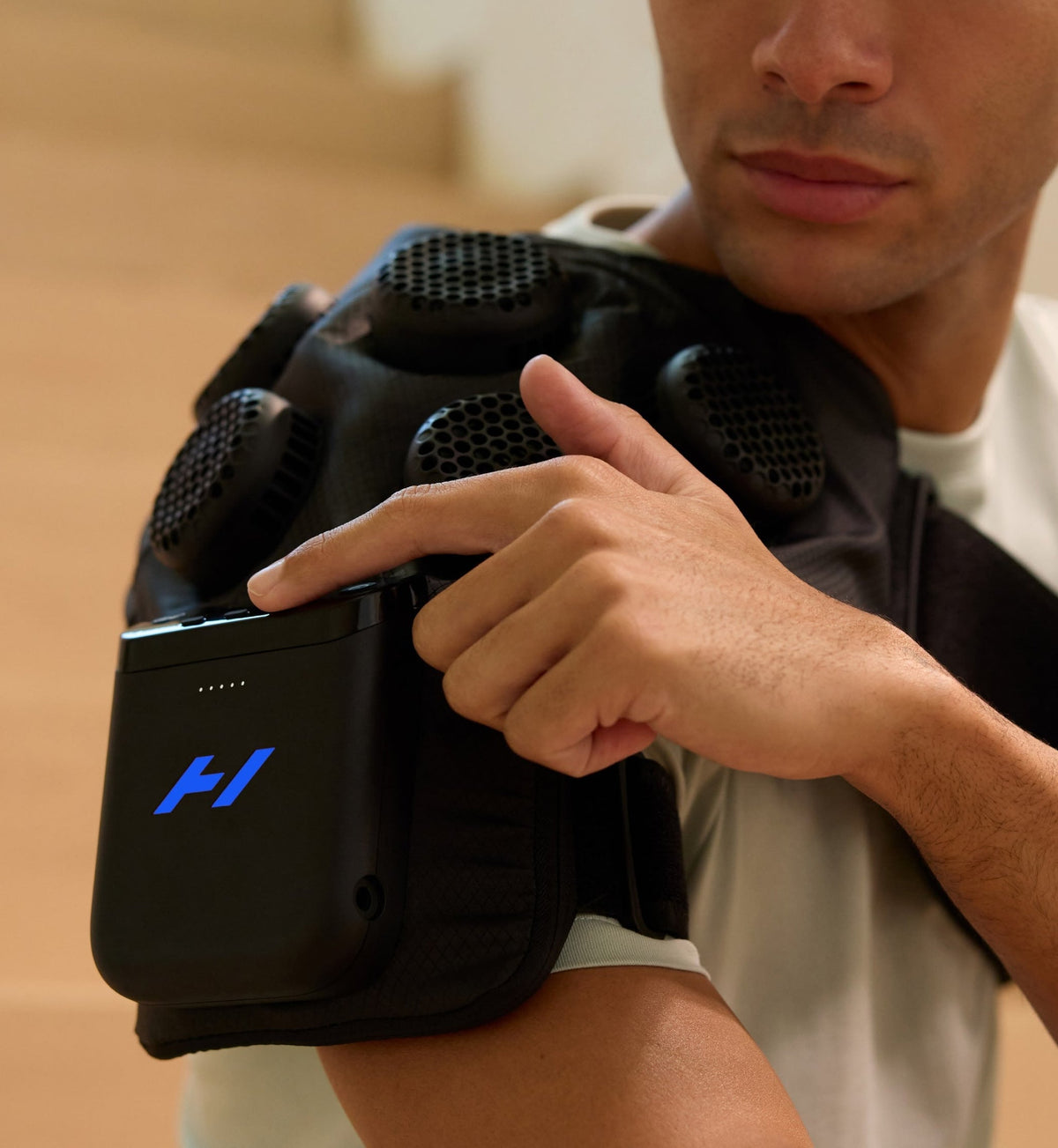 Hyperice Contrast 2 Shoulder Heat, Cold and Compression Therapy Device - Black - adjusting the control unit