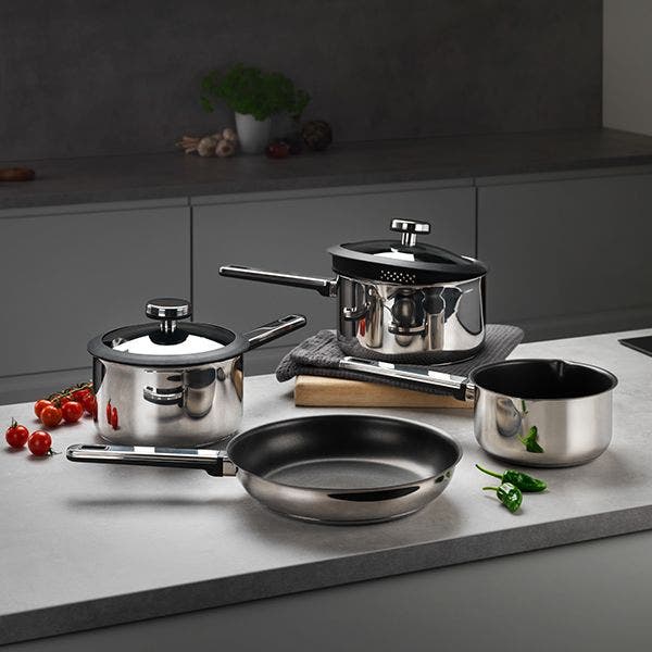 Stellar Stay Cool 4 Piece Draining Saucepan Set SLB2 lifestyle view